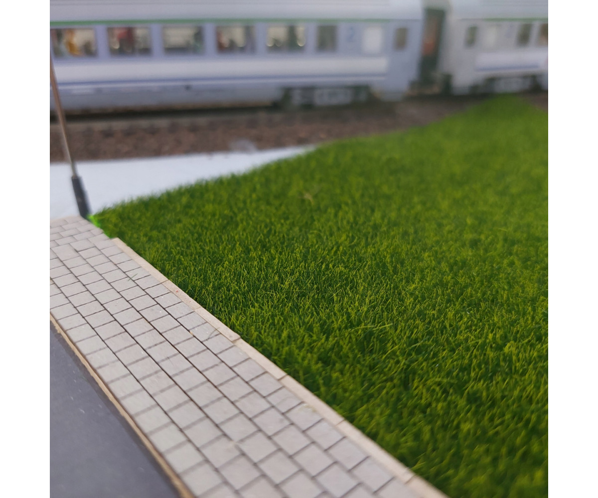 Trawnik, mata trawiasta, zieleń na makietę 10cm x 20cm wys. 5mm