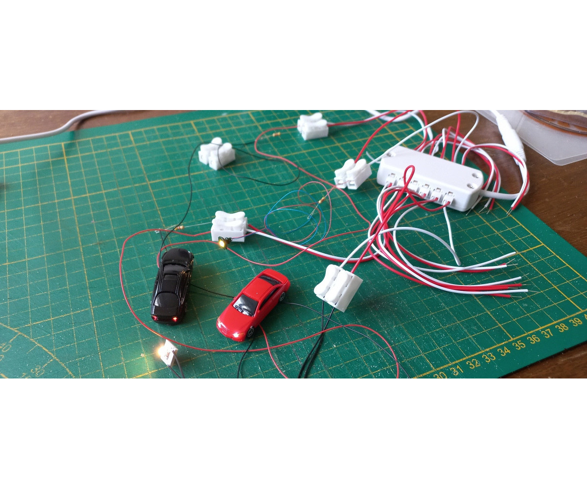 Zasilacz 12v + 12 portów do zasilania np. oświetlenia, odłączane przewody