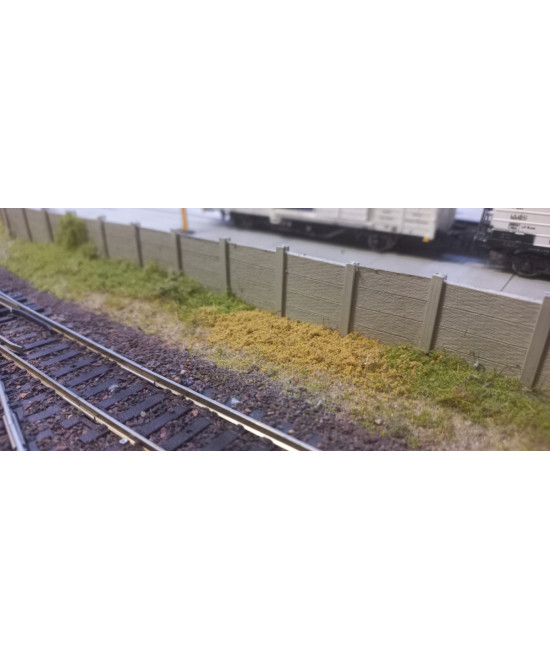 Posypka, mech, krzaczki - jasny ziemny