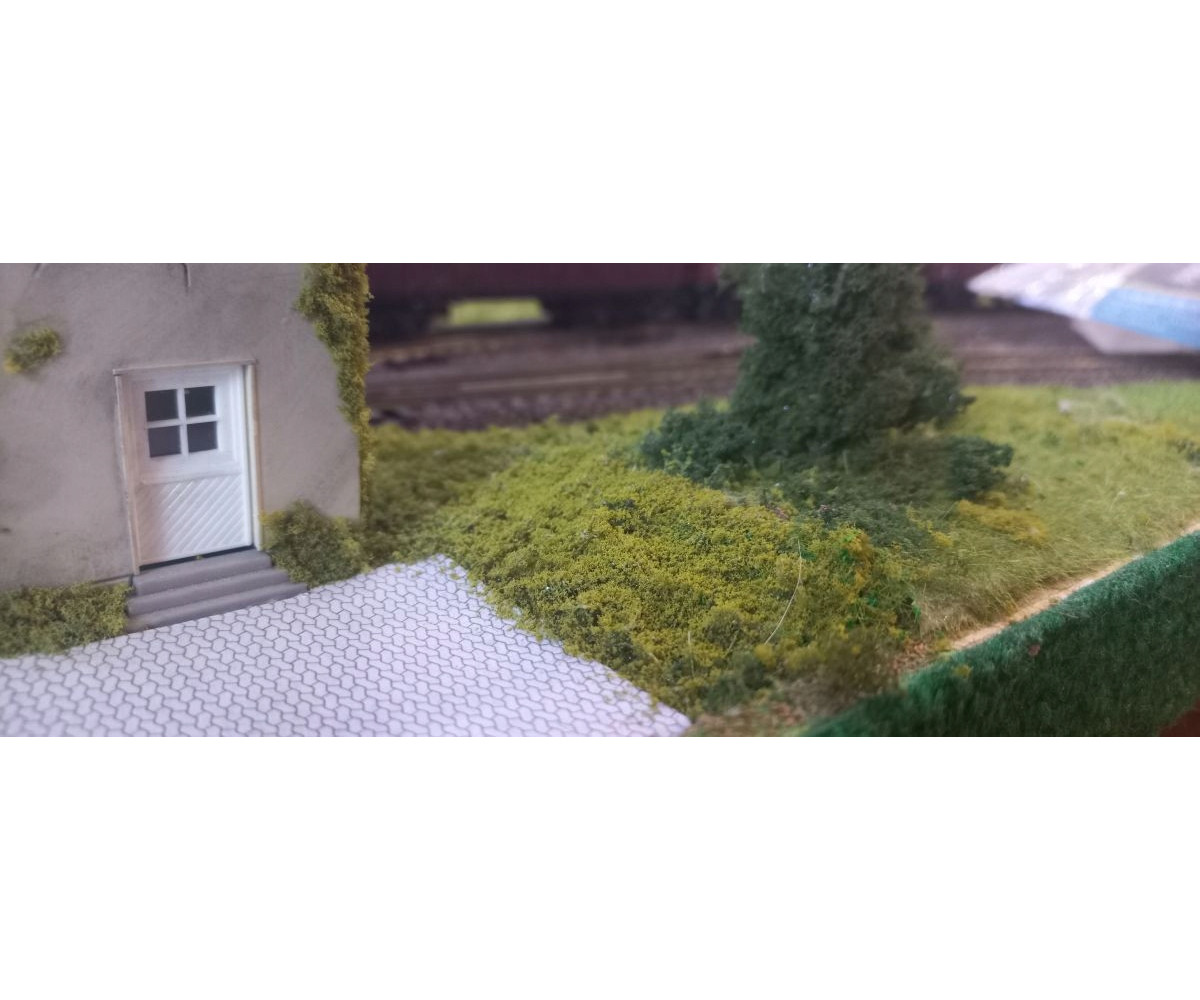 Posypka, mech, krzaczki - jasna zieleń