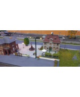 Latarnia dwuramienna H0 biała ciepła na maszcie