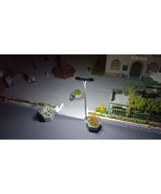 Latarnia dwuramienna biała zimna TT typ 4