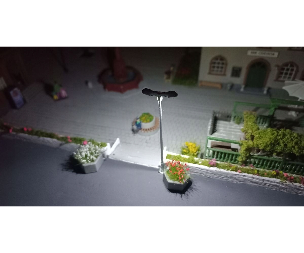 Latarnia dwuramienna biała zimna TT typ 4