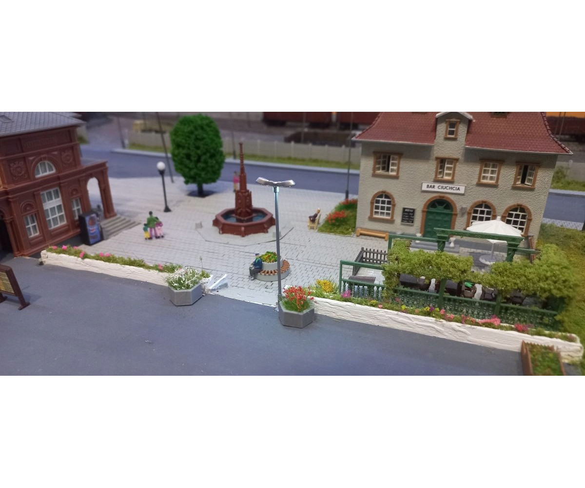 Latarnia dwuramienna biała zimna TT typ 4