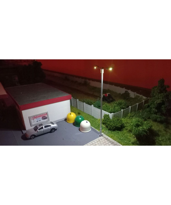 Latarnia dwuramienna biała zimna H0 typ 4