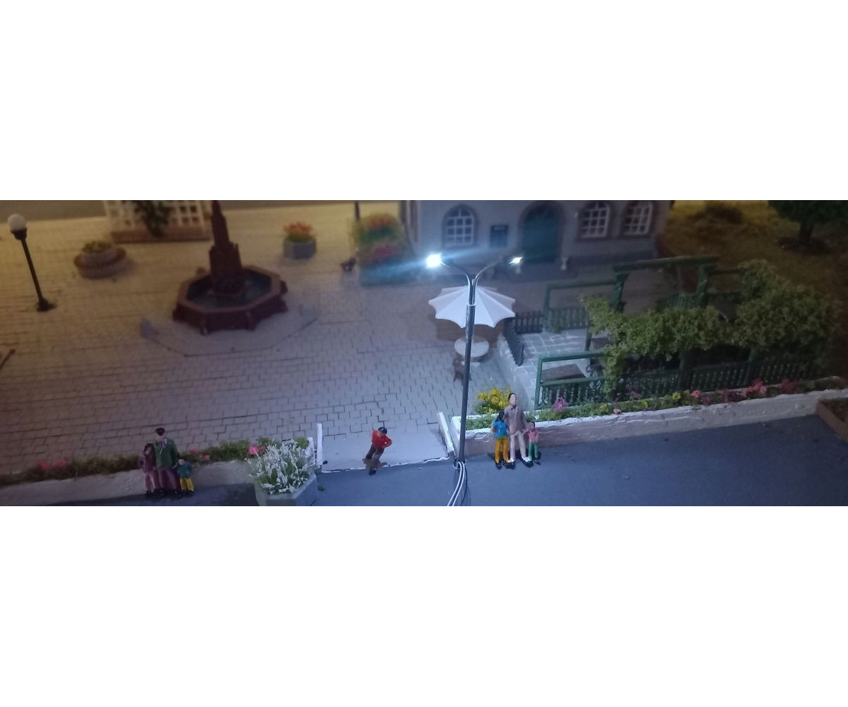 Latarnia lampa Led dwuramienna biała zimna H0 typ 2