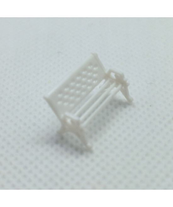 Ławka H0 na makietę, do parku, na perony, biała