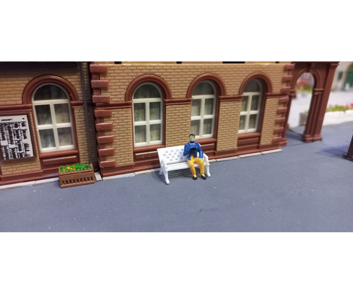 Ławka H0 na makietę, do parku, na perony, biała