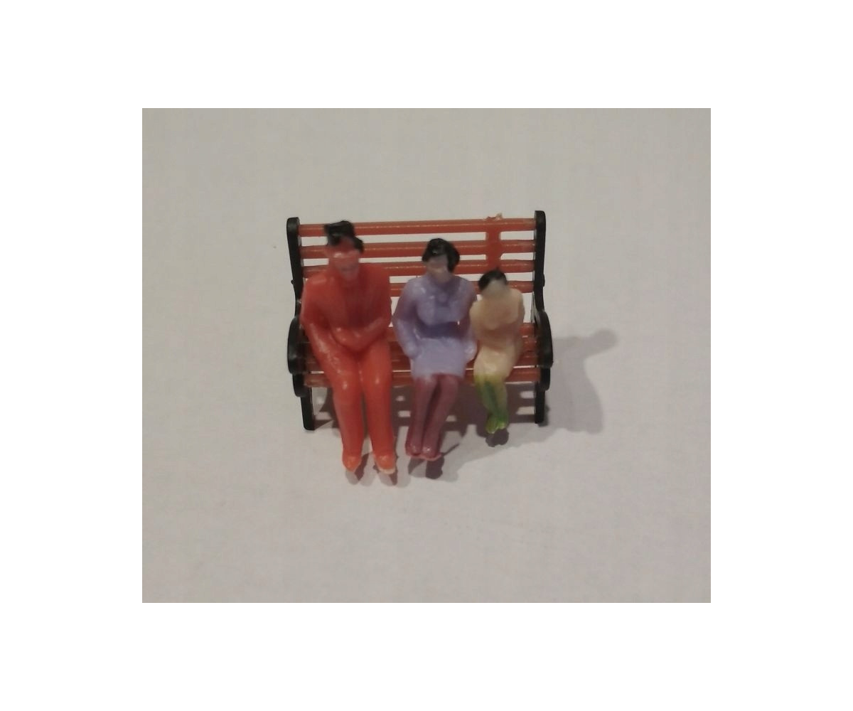 Ludziki, postacie, figurki H0 siedzące - 100 sztuk