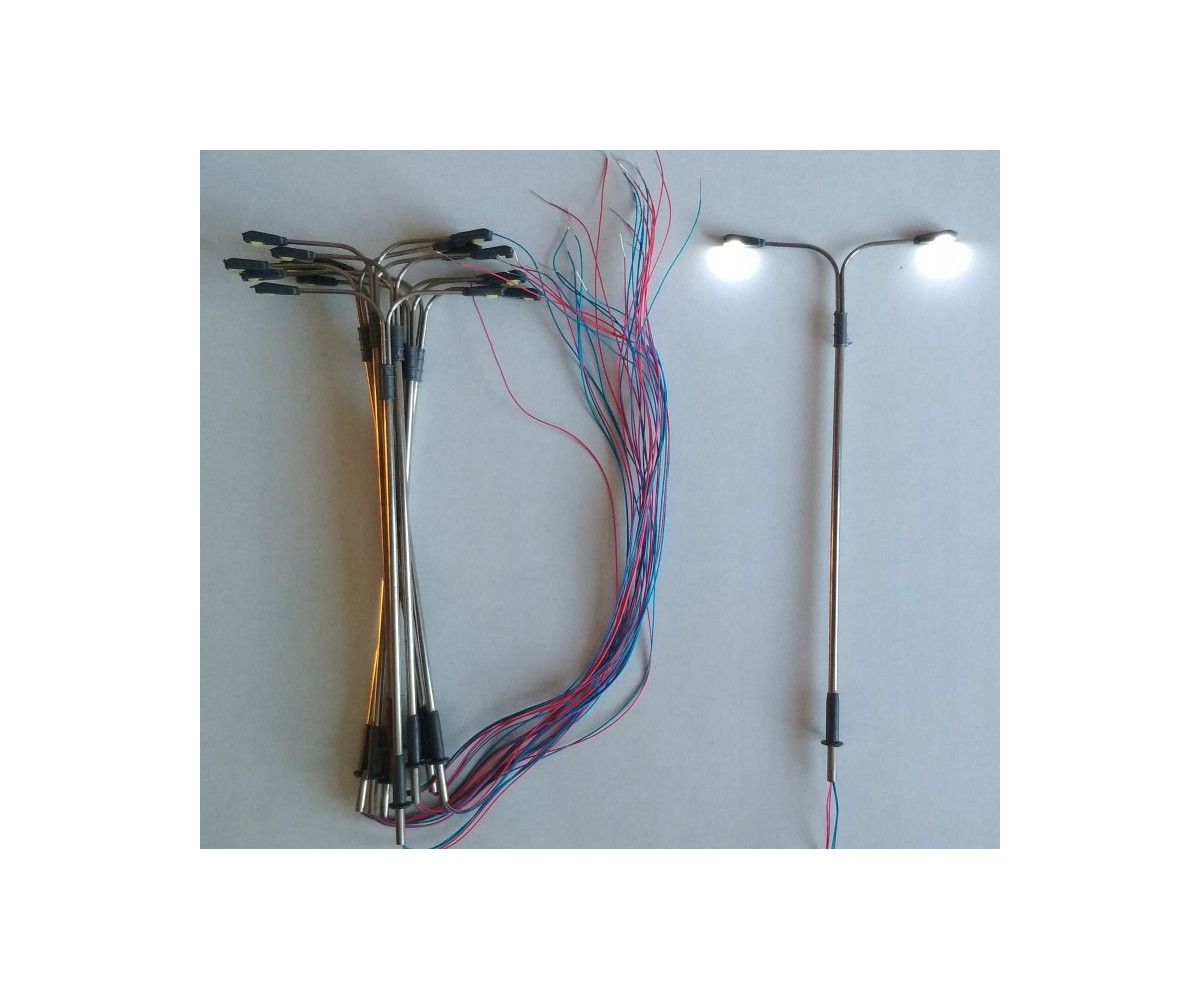 Latarnia H0 lampa biała zimna Led dwuramienna 3v