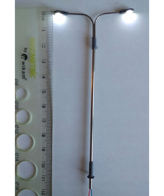 Latarnia H0 lampa biała zimna Led dwuramienna 3v