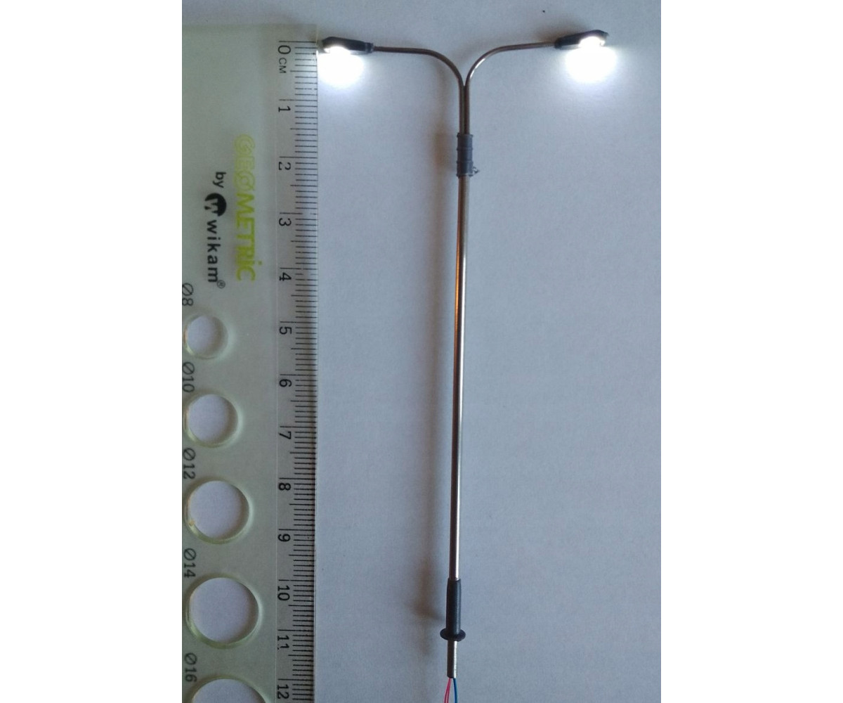 Latarnia H0 lampa biała zimna Led dwuramienna 3v