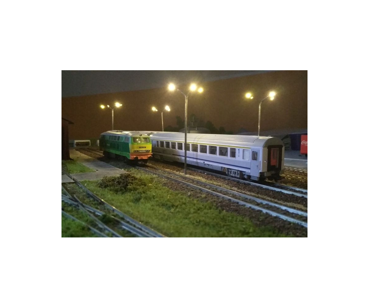 Lampa,latarnia LED czteroramienna żółta 3v + rezystor