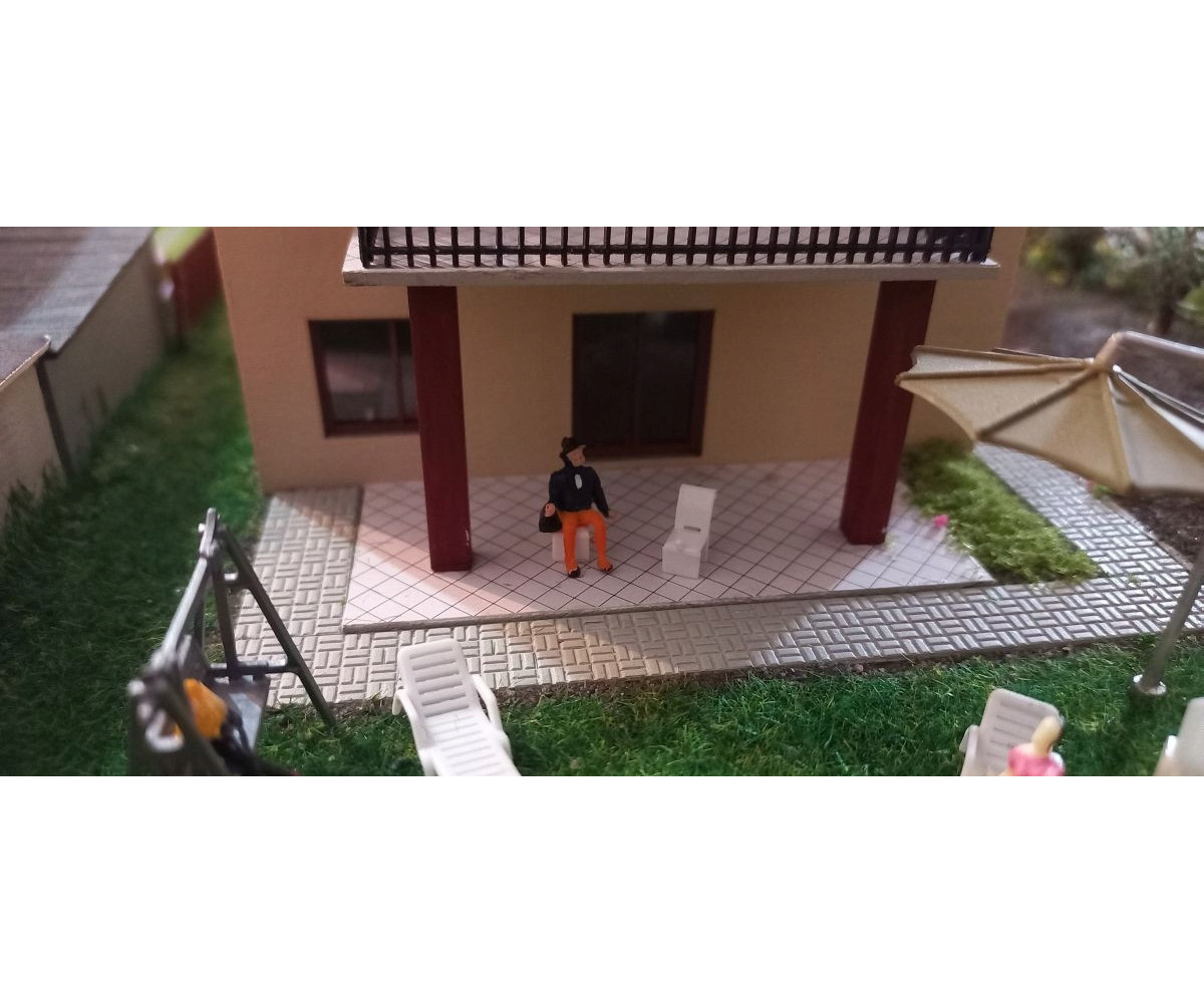 Krzesło białe na makietę , wyposażenie domu