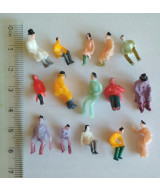 Ludziki, postacie, figurki H0, siedzące - 15 sztuk
