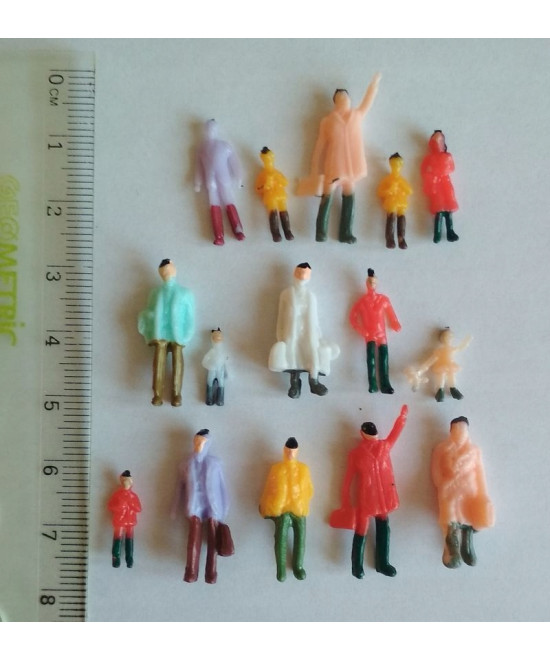 Ludziki, postacie, figurki H0, stojące - 15 sztuk