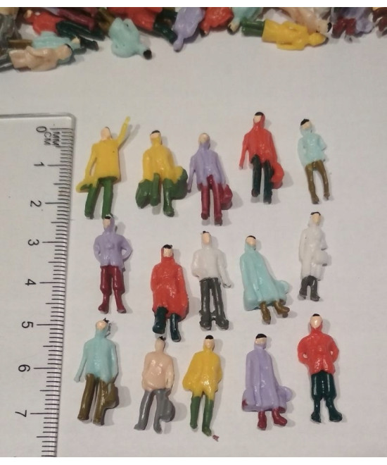 Ludziki, postacie, figurki H0, stojące - 15 sztuk