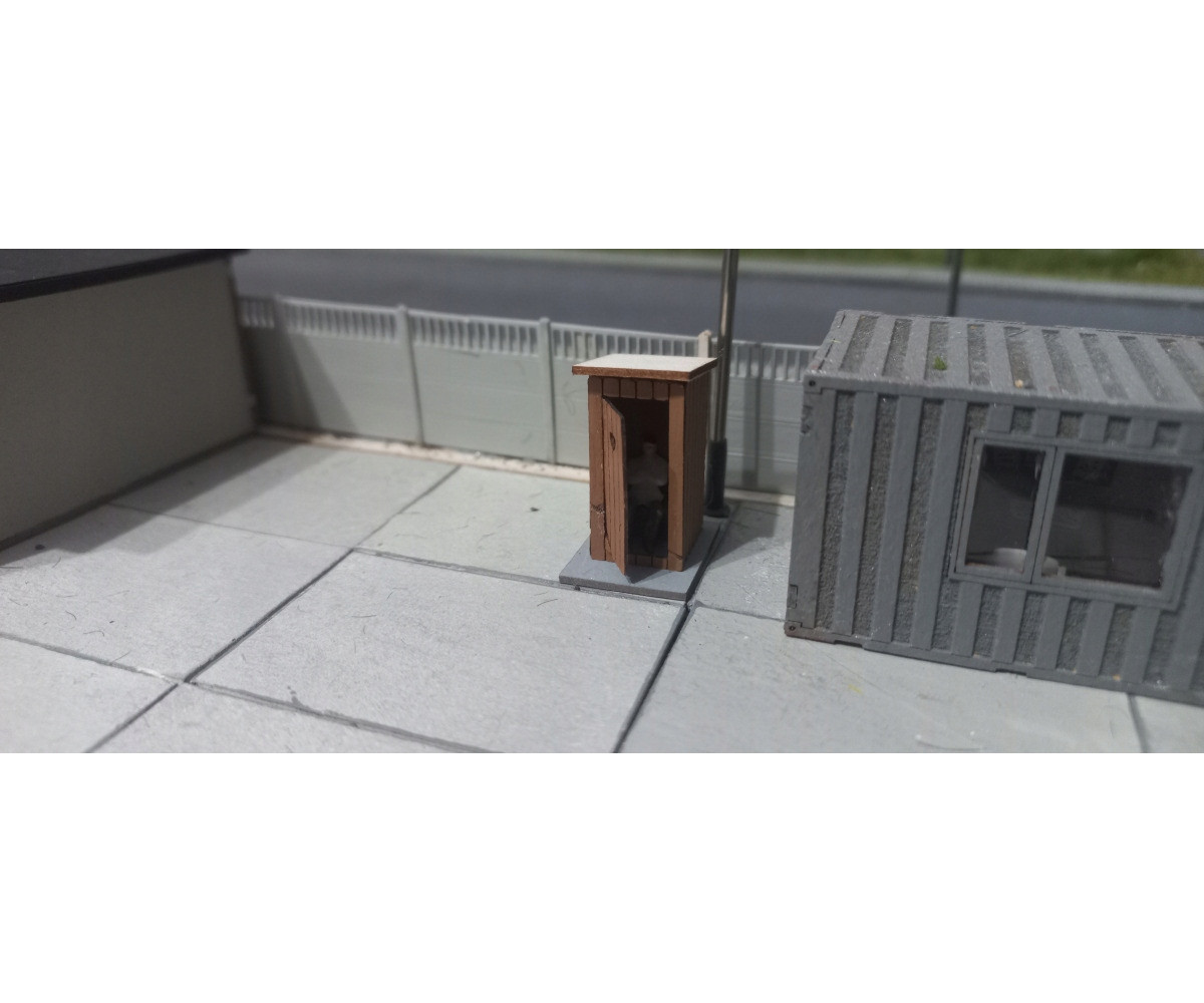 Toaleta WC H0, wychodek, sławojka, z tektury