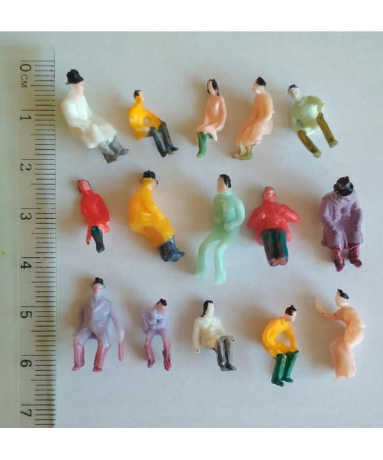 Ludziki, postacie, figurki H0, siedzące - 50 sztuk
