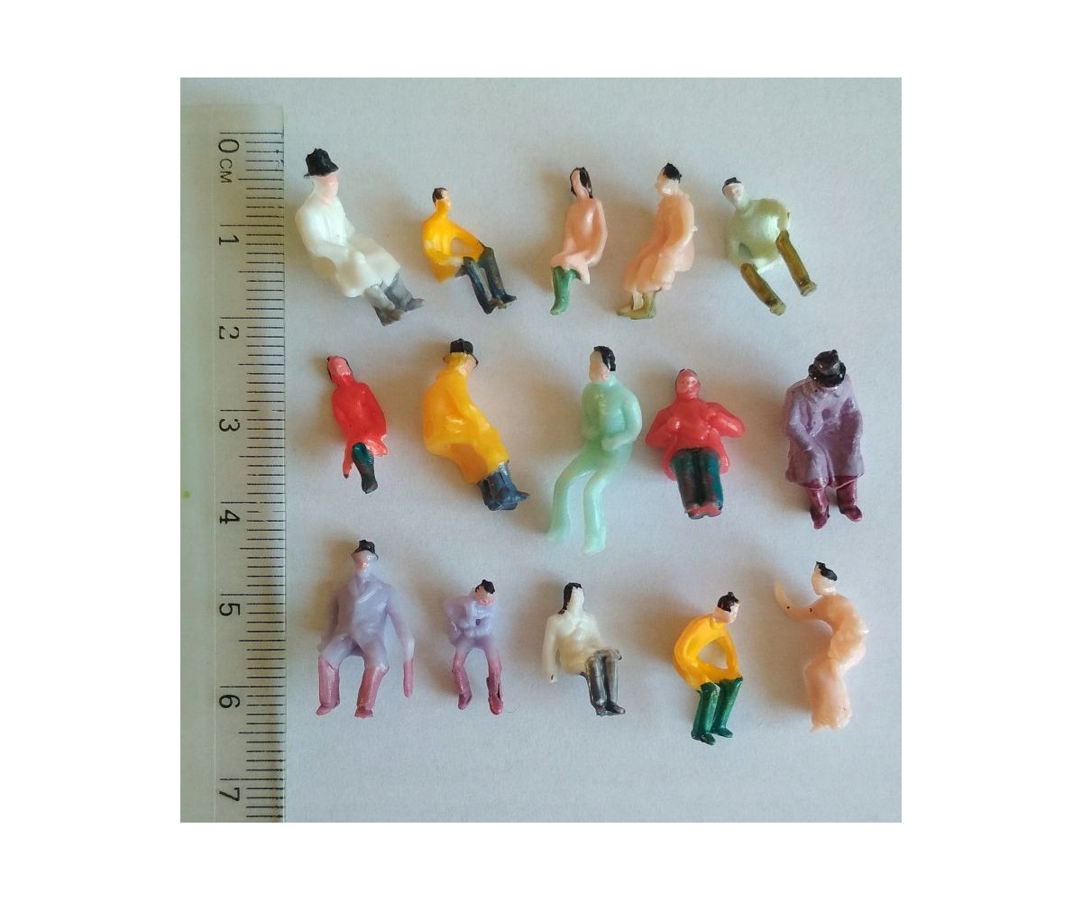Ludziki, postacie, figurki H0, siedzące - 50 sztuk