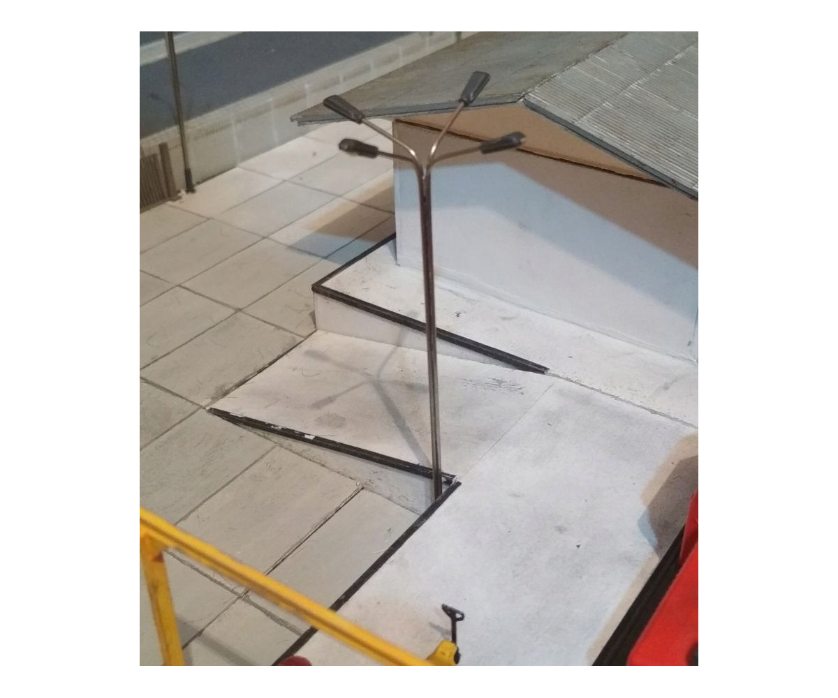 Lampa, latarnia LED czteroramienna biała 3v, wysokość 14cm