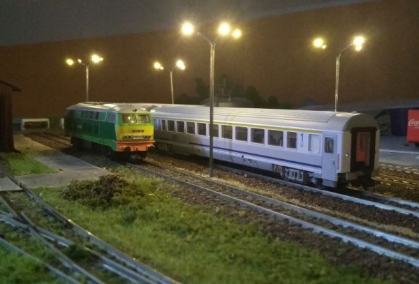 Latarnia led żółta czteroramienna znów dostępna